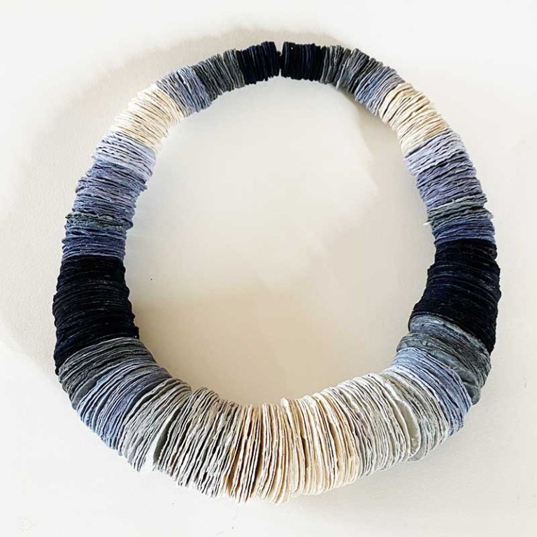 Collier Round Bleu/noir