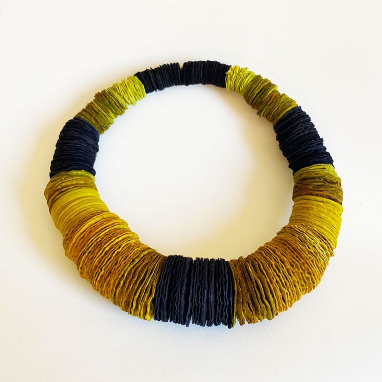 Collier Round