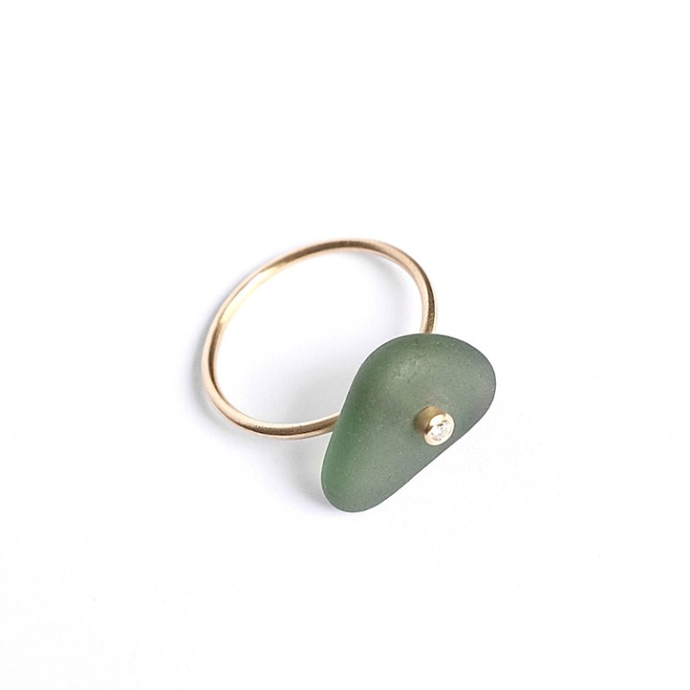 Bague Un Verre Vert  Un diamant
