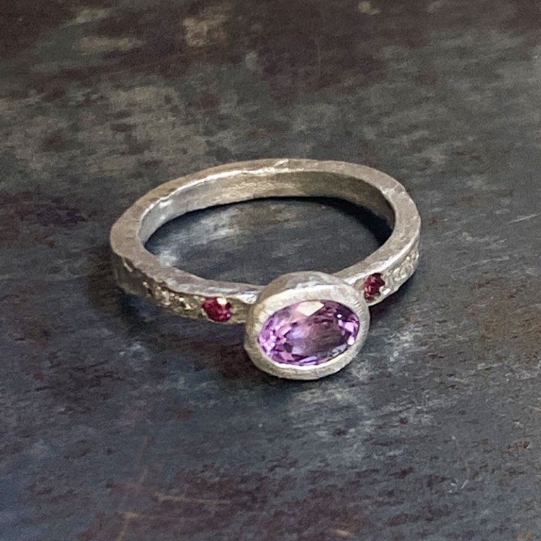 Bague Sentiment Platine et Saphir mauve