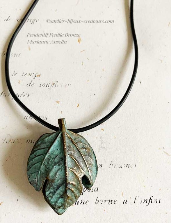 Pendentif Feuille 2