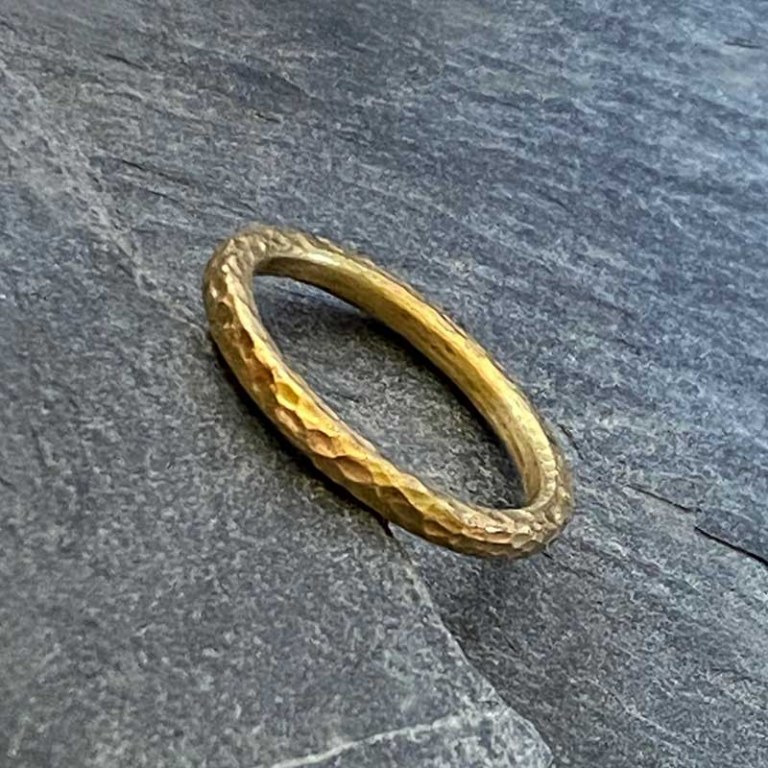 Alliance Jonc or jaune martelé 2 mm