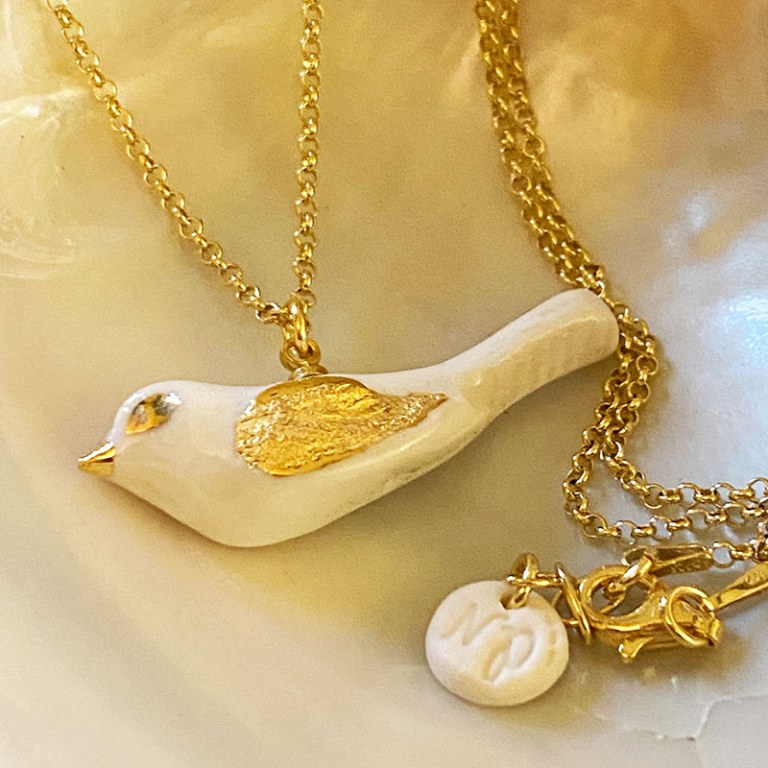 Pendentif Oiseau Grès Aile Or