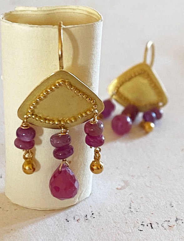 Boucles d'oreilles Triangle Rubis