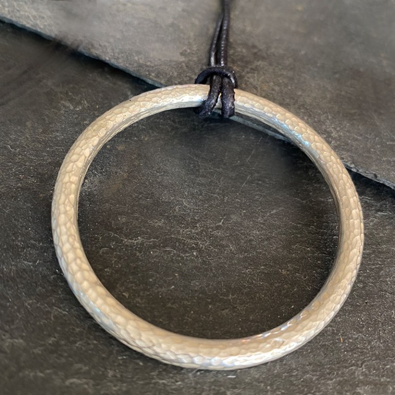 Pendentif Anneau Martelé